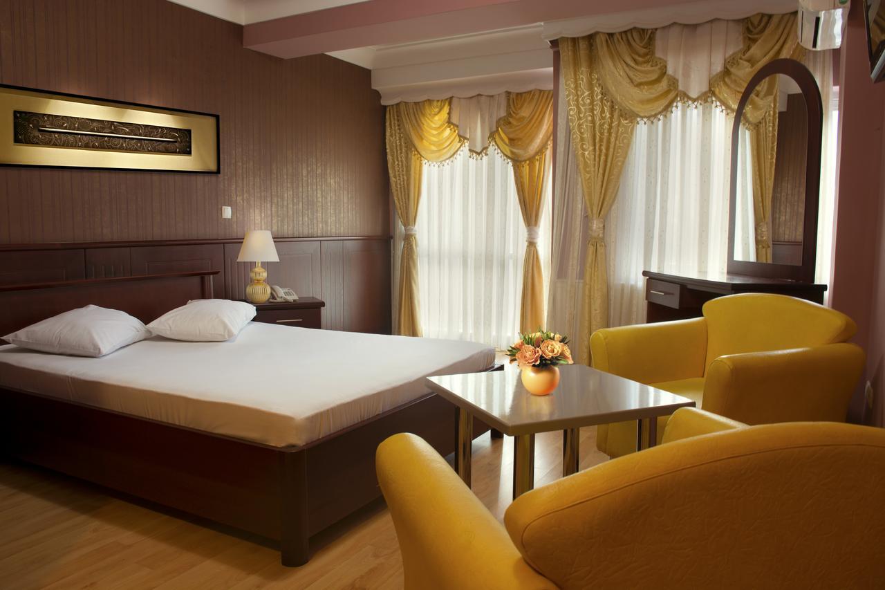King Hotel Peje Extérieur photo