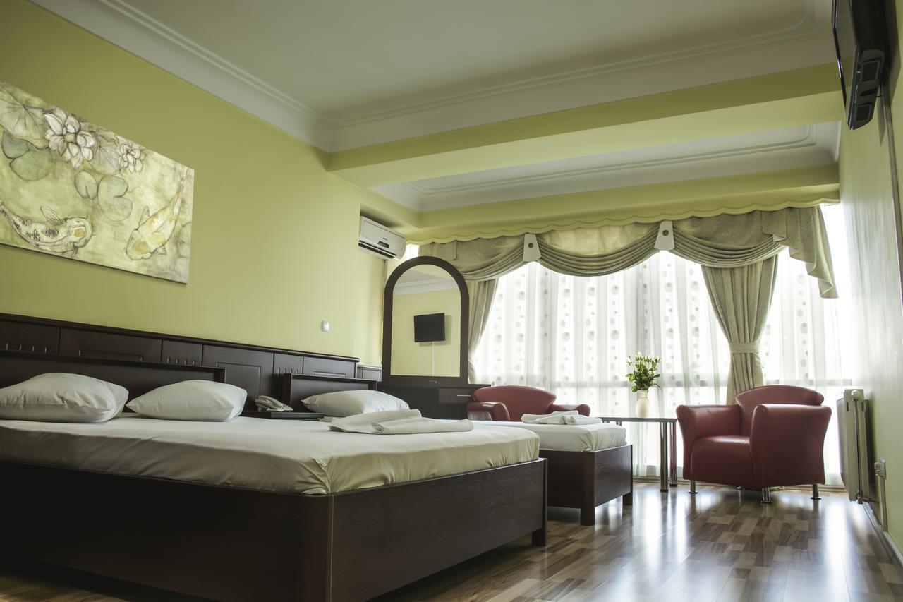 King Hotel Peje Extérieur photo